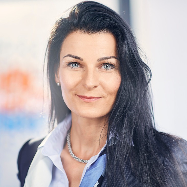 Yvonne(750 x 750 px)